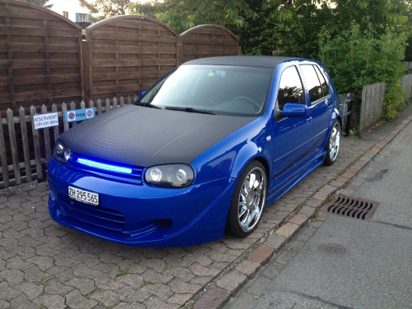 Knightrider blauer Golf 4